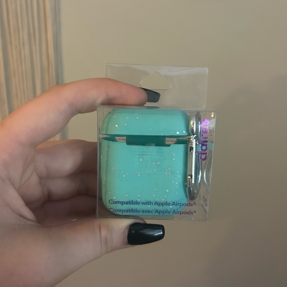 Claire’s Turquoise Glittery Airpod Gen 1&2 Case 🩵
